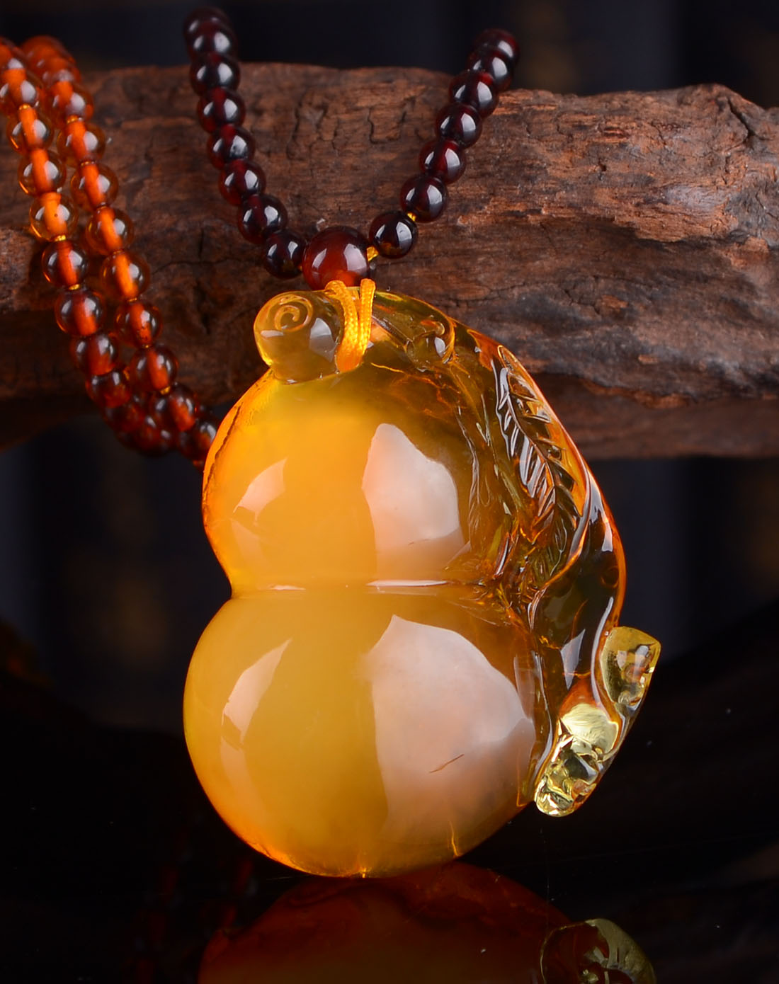 天然金绞蜜葫芦琥珀项链