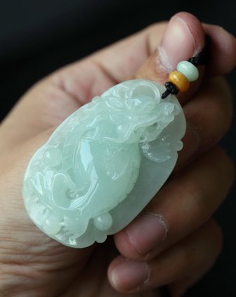 天然冰种翡翠精雕鱼化龙吊牌(权威证书)