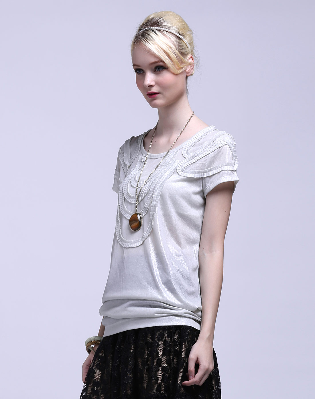 银白色时尚短袖针织衫