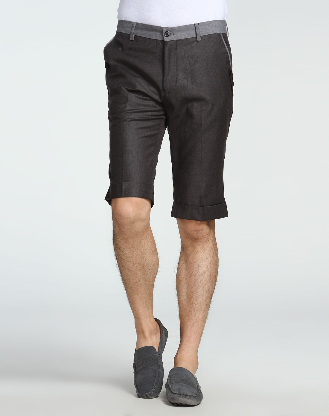 灰色休闲短西裤