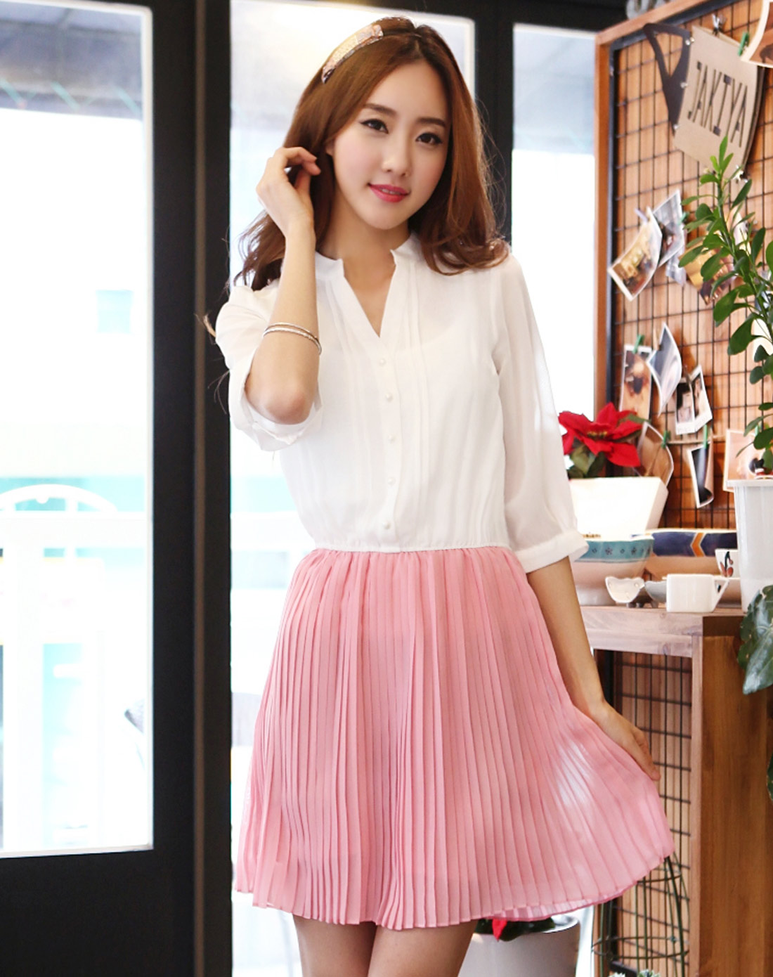 韩都衣舍浅粉色中袖拼接百褶连衣裙