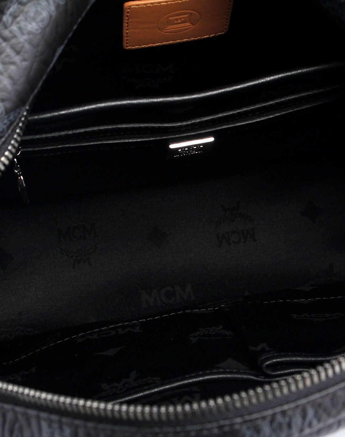 mcm 中性黑色经典休闲双肩包(中号)