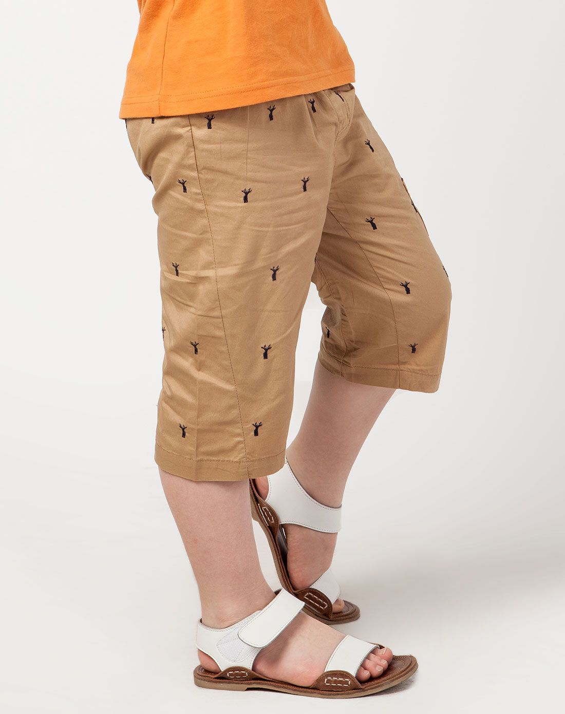 男童卡其色六分裤