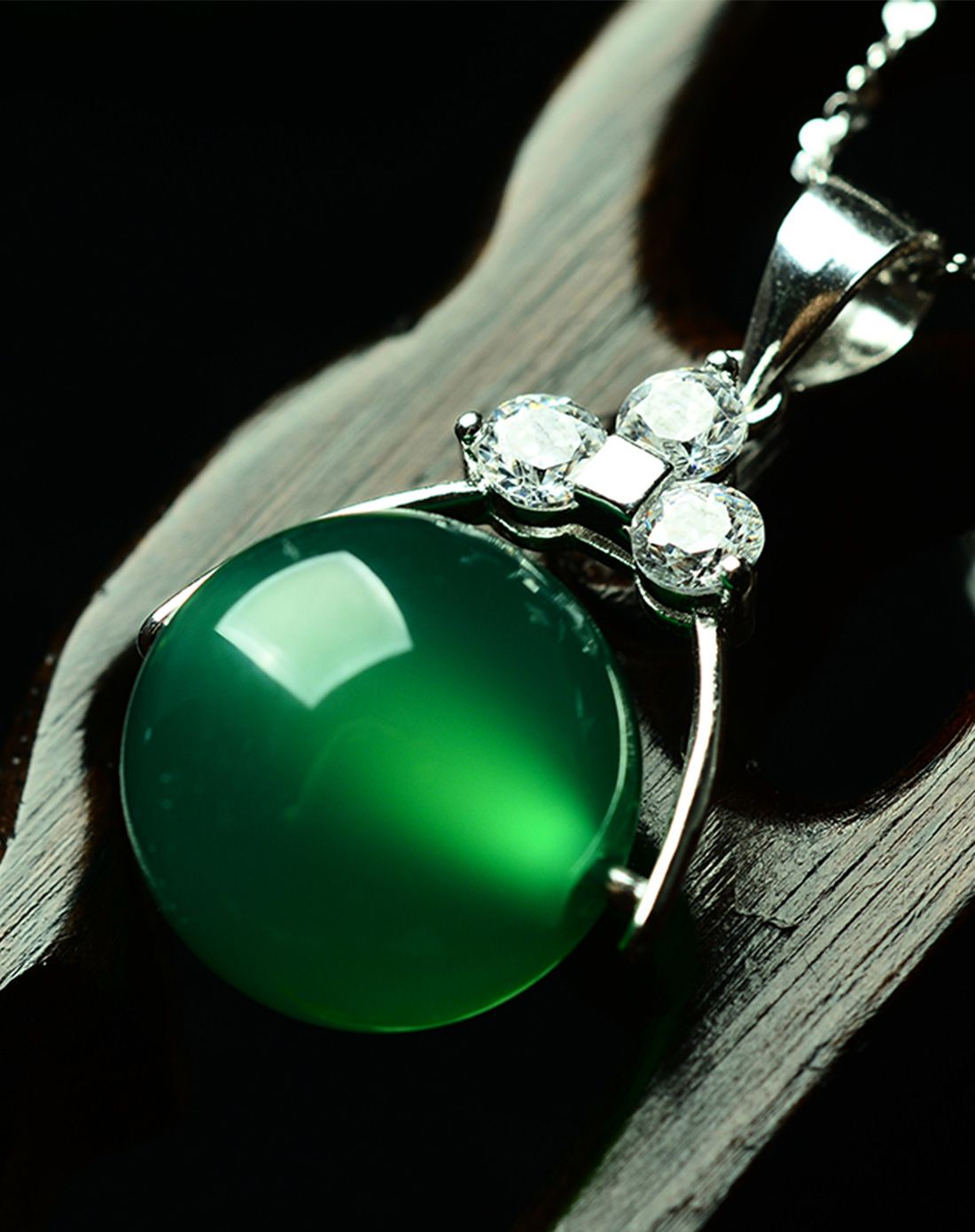 天然玉髓路路通吊坠