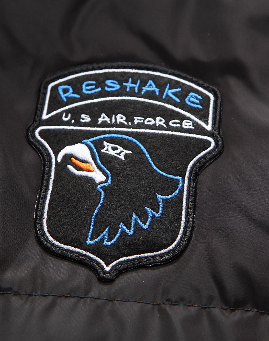 个性徽章羽绒服