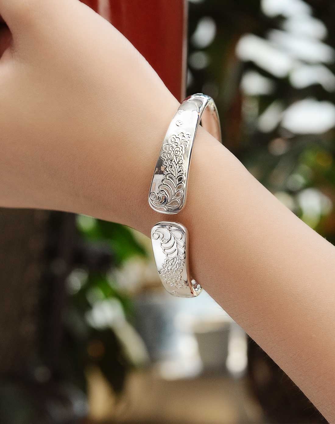 蝶影暗花千足银手镯 立体雕花 光面贵妃镯 送证书