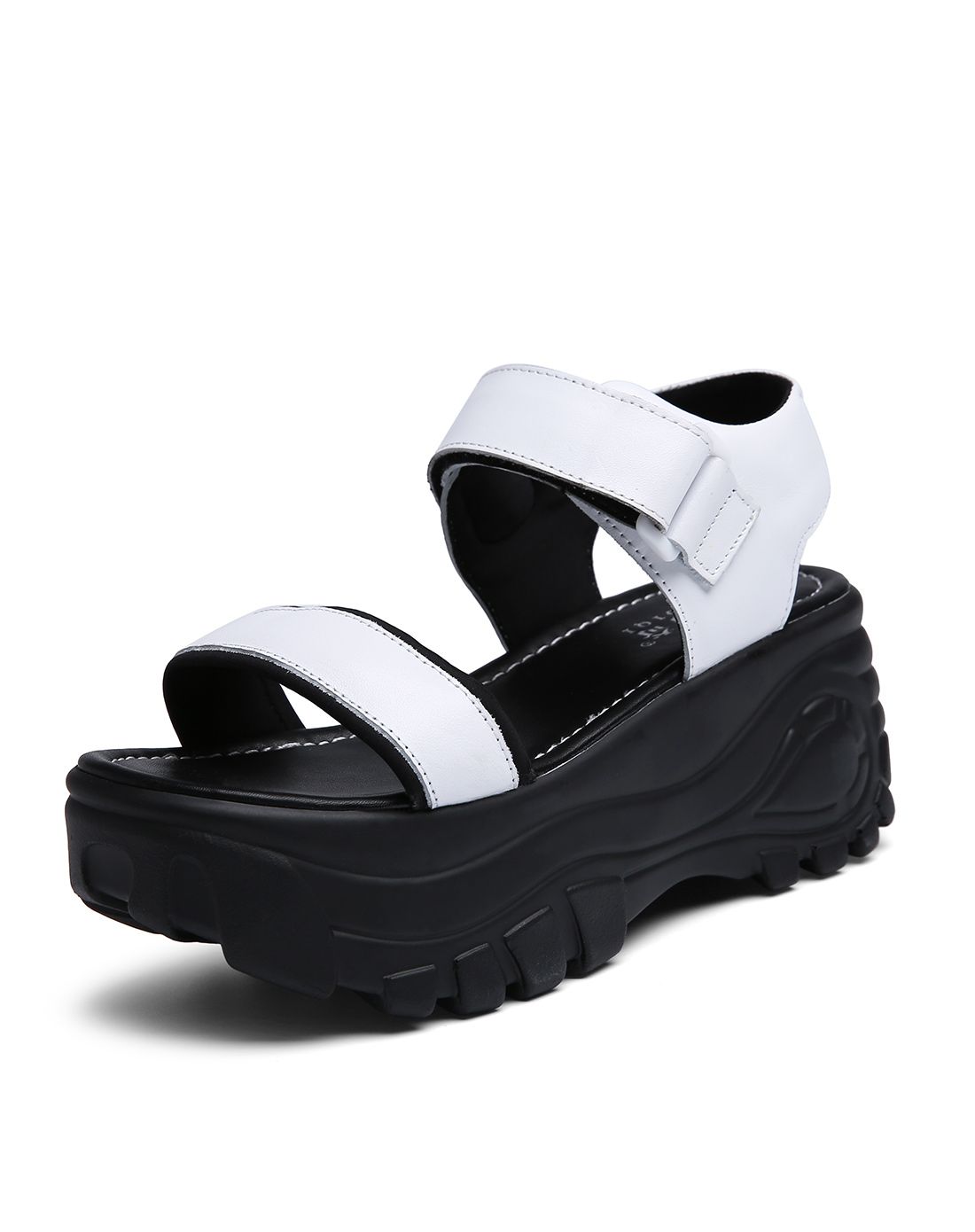 女款白色牛皮搭扣厚底凉鞋