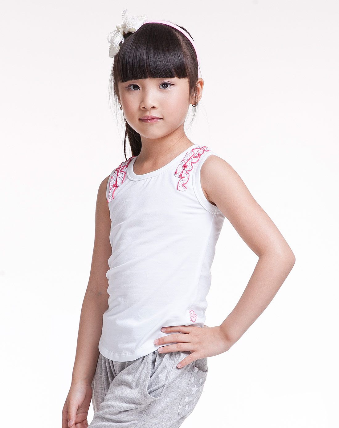 女童大白色背心