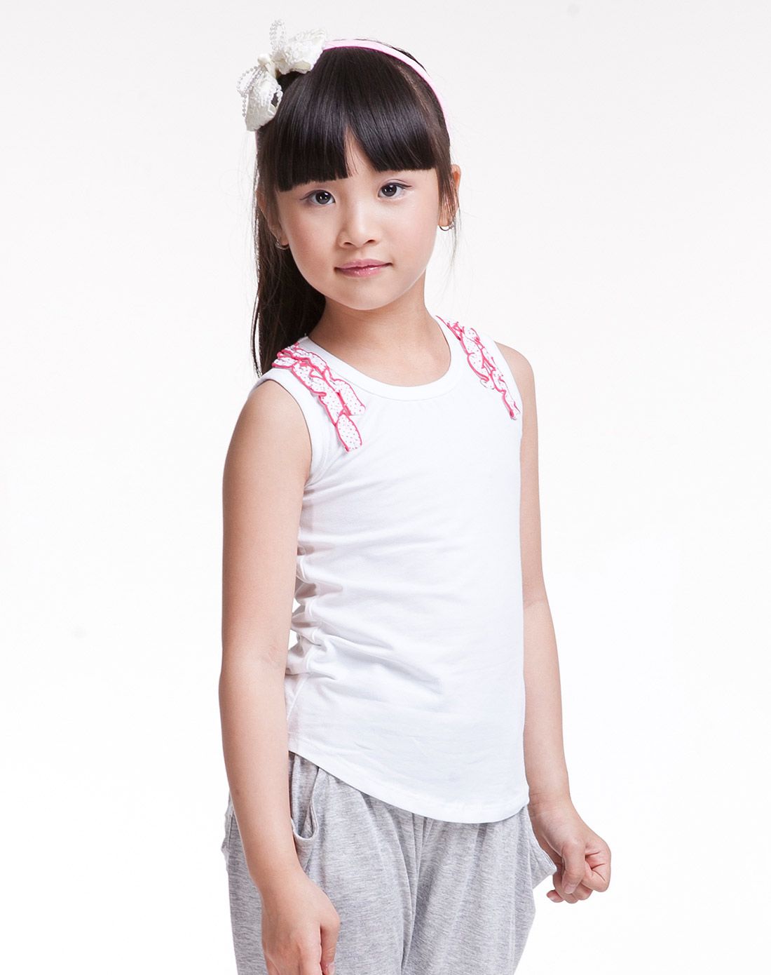 女童大白色背心