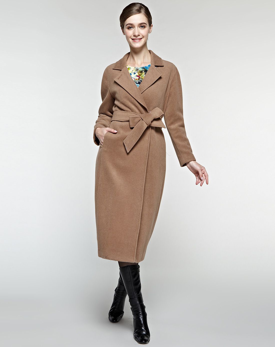 女驼色净色毛呢大衣