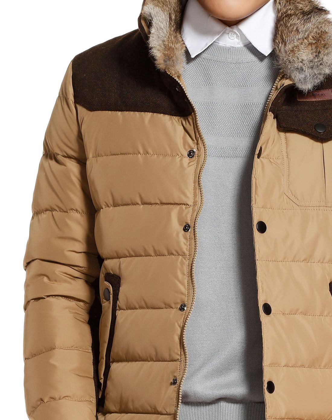 浅卡其色时尚简约长袖羽绒服