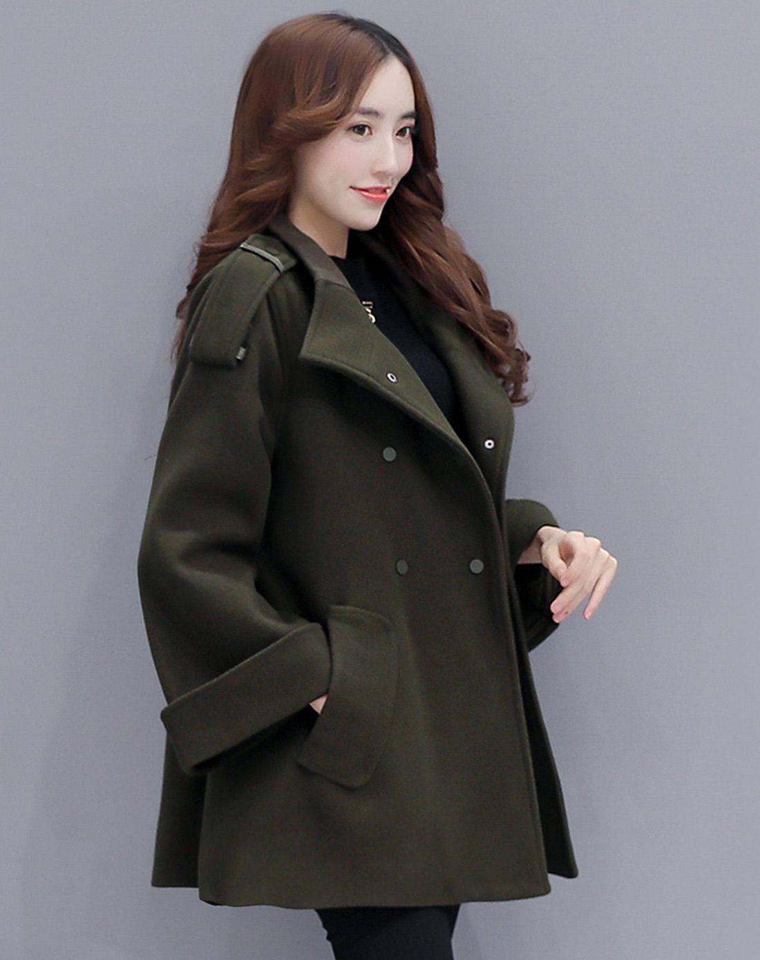 军绿色翻领贴袋毛呢大衣