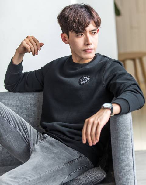 秋装新品男左胸圆标字母贴布绣圆领卫衣