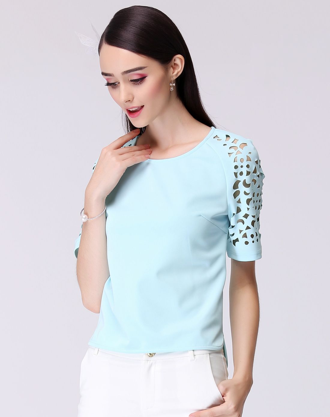 淡青色韩版时尚设计镂空衬衫