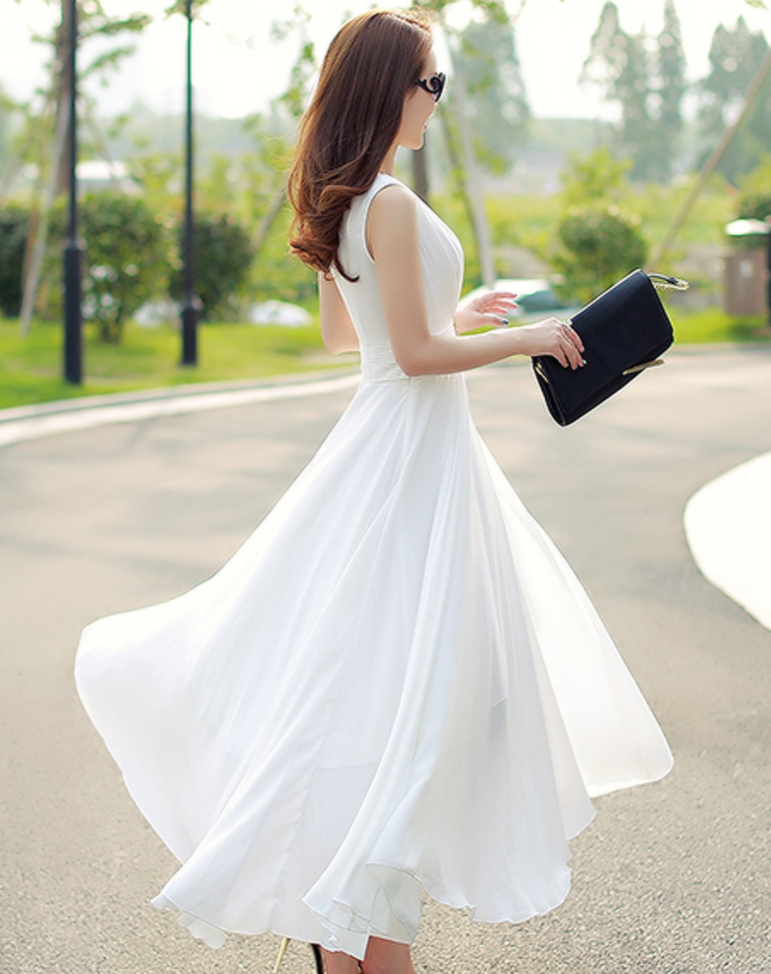 女白色气质纯色无袖大摆连衣裙