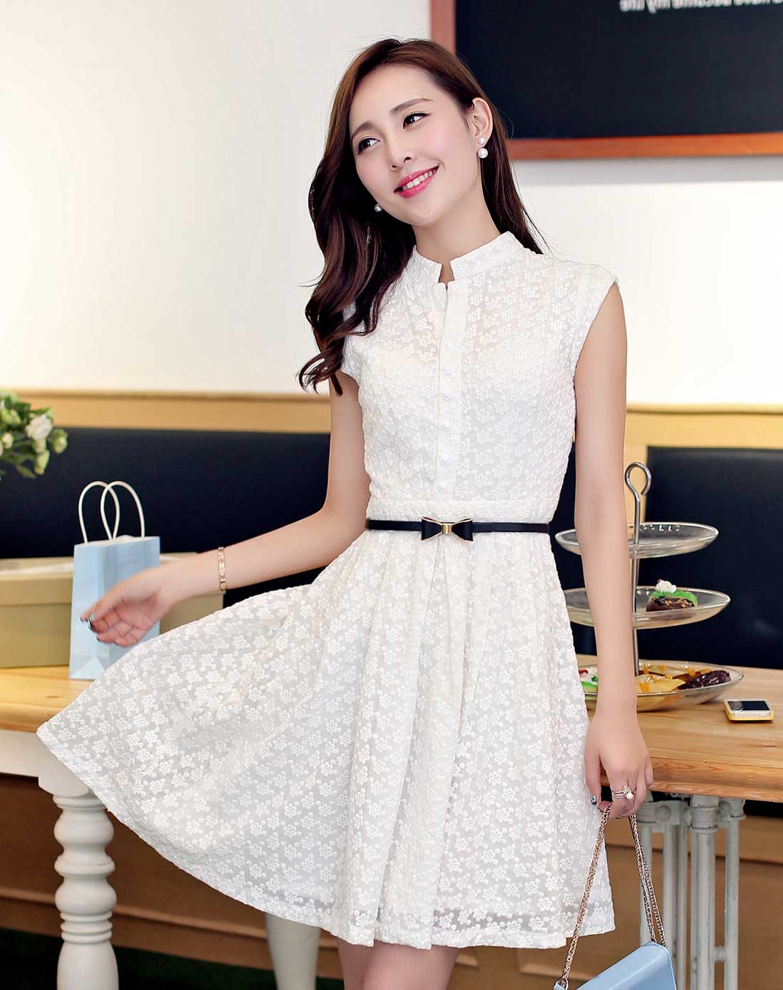 女白色时尚气质小立领束腰连衣裙