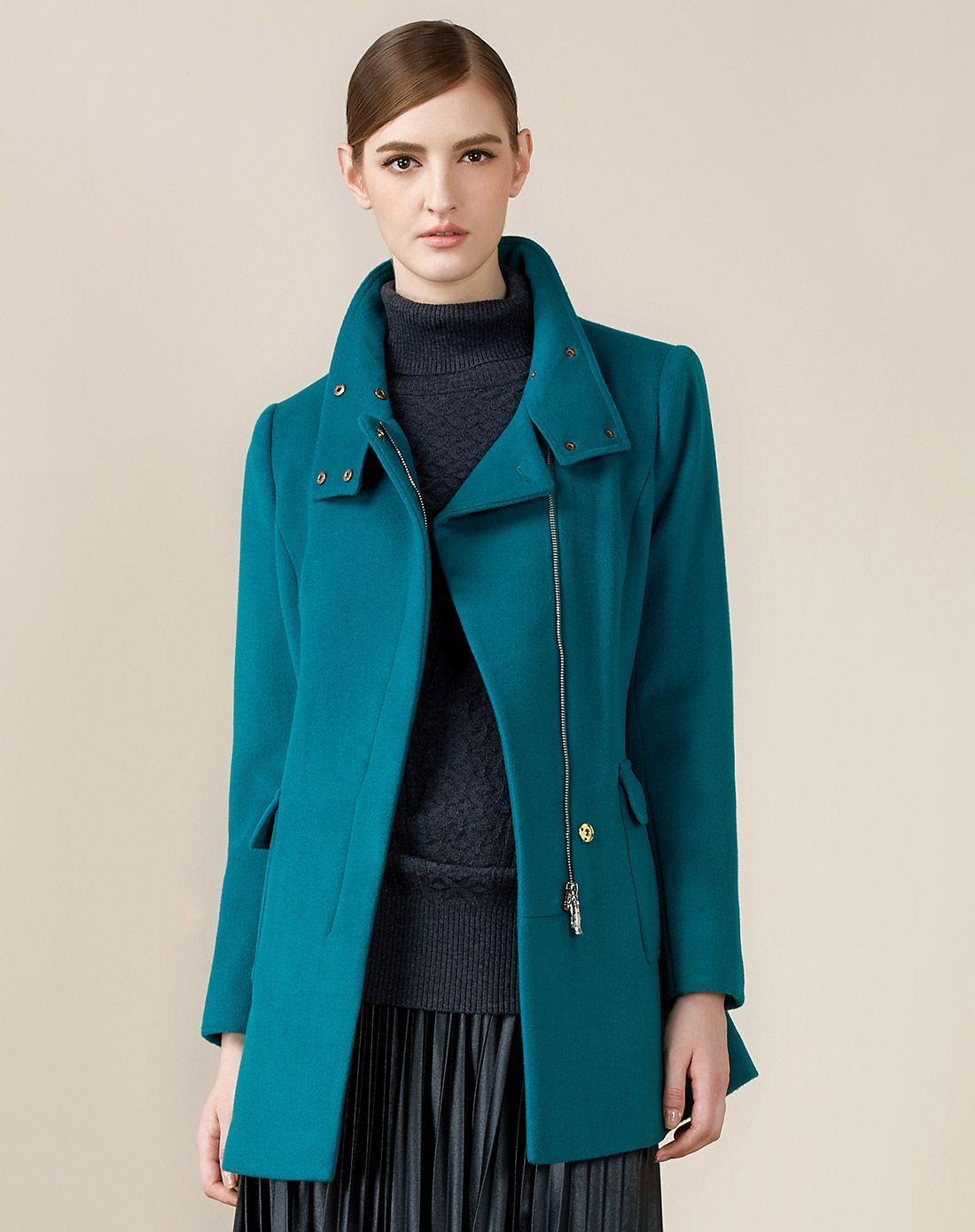 蓝绿色简约时尚百搭毛呢大衣